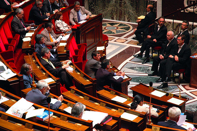 Dépénalisation des PV de stationnement&nbsp;: les sénateurs sacrifient les conducteurs sur l’autel des métropoles