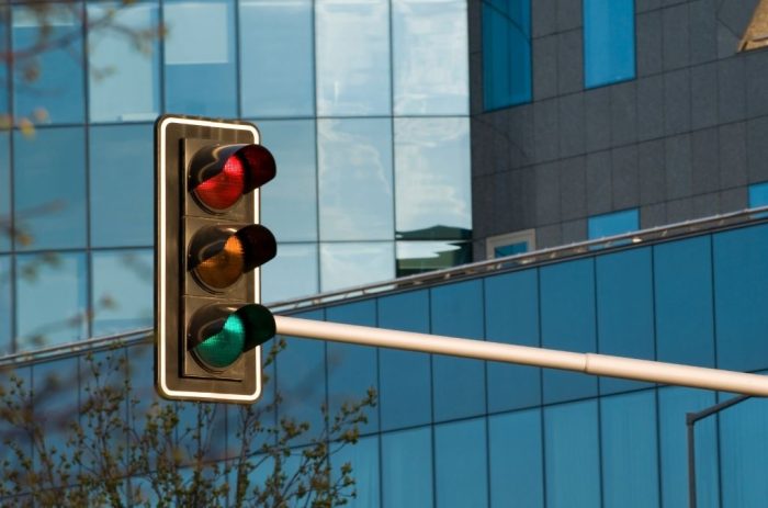 Infractions au feu tricolore&nbsp;: comment se défendre ?
